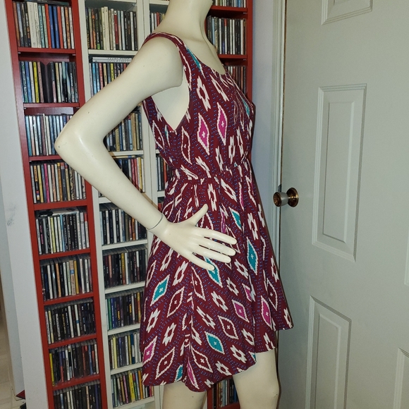 Geometric A-line dress - Picture 2 of 7